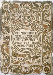 Grabstein mit einer Inschrift, aus der Kirche des Priesters Felix, in der Nähe von Kelibia, 4.-5. Jahrhundert